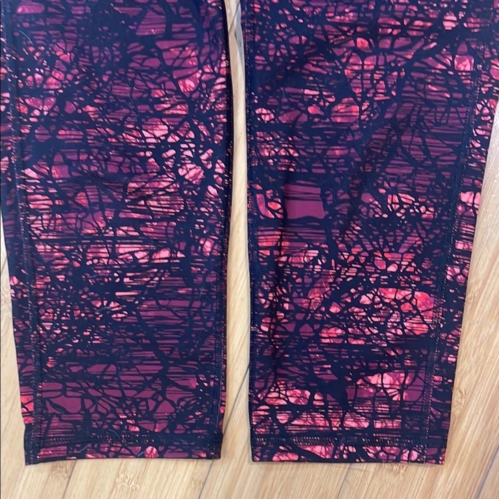 Old Navy Active 3/4 length Leggings size M - Picture 3 of 13
